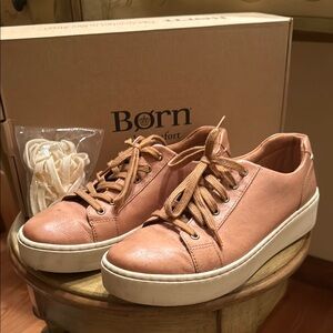 Born “Mira” Tan/Natural Leather Sneakers Low-Top Casual 9M